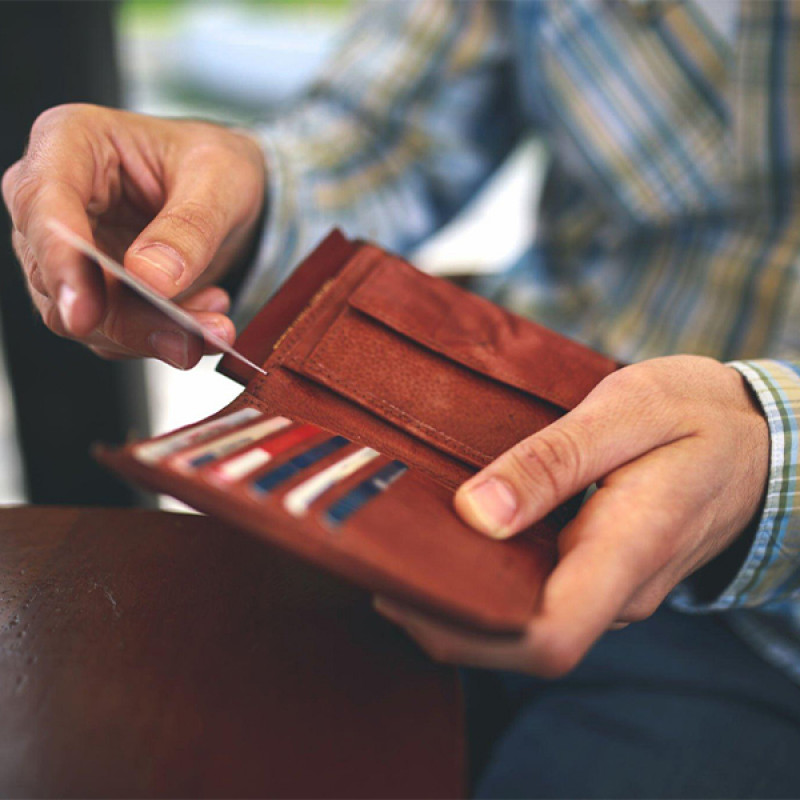 4 Expert Tips On How To Choose The Right Men’s Wallet
