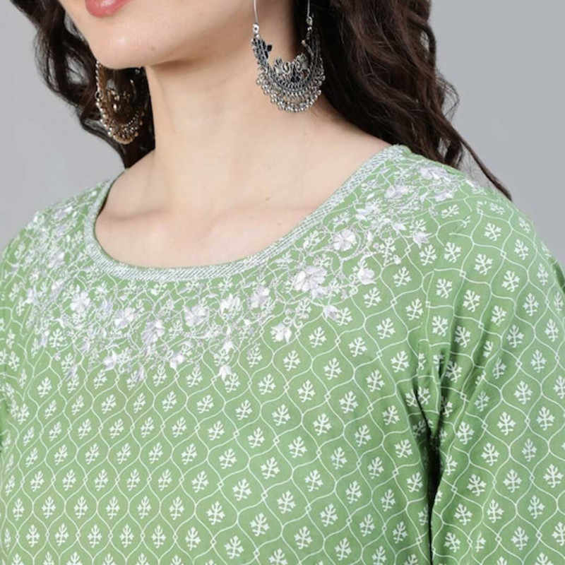 Women Green and White Ethnic Motifs Printed Handloom Anarkali Kurta